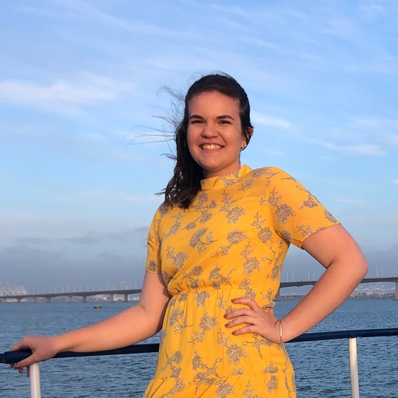 Meet your Posher, Julia - Picture 2 of 2